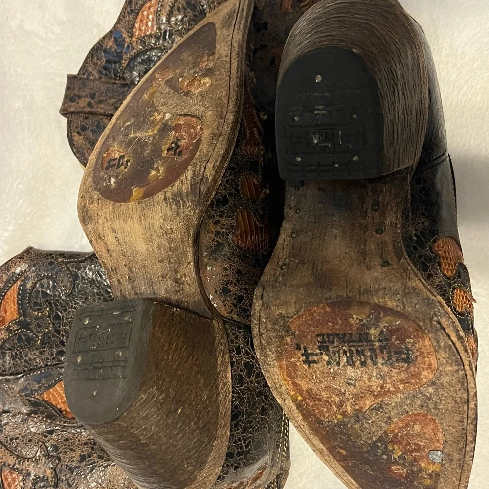 Corral Rustic Black and Brown Boots - Picture 5 of 8